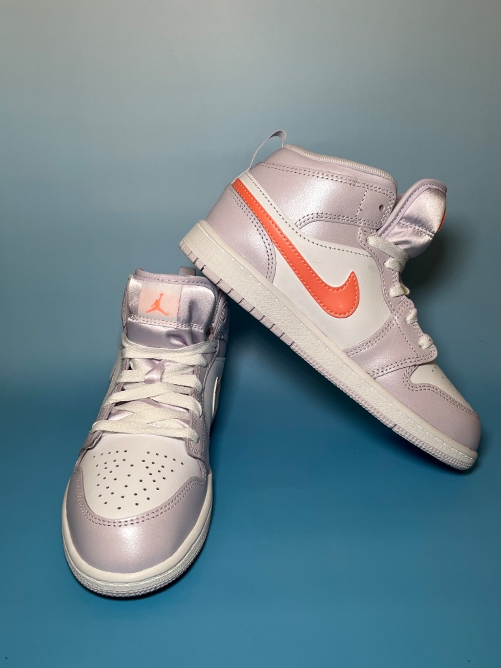 Jordan 1 Mid SE Barely Grape/Atomic Pink/White - Size 3Y - Picture 3 of 5